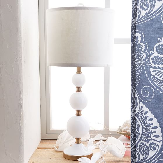 Warm lamp - 8 Items You Need On Your Nightstand